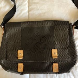 LV Terre Damier Geant Canvas Loup Messenger Bag
